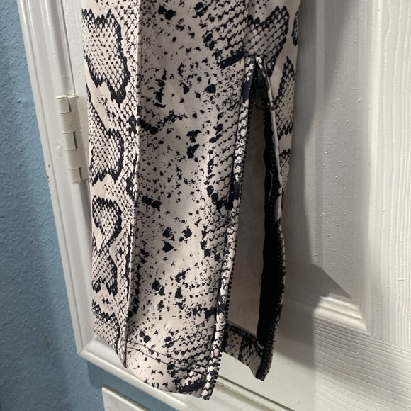 THE SET Animal Instinct | Two piece Printed Jogger Set Size Large - Picture 6 of 13